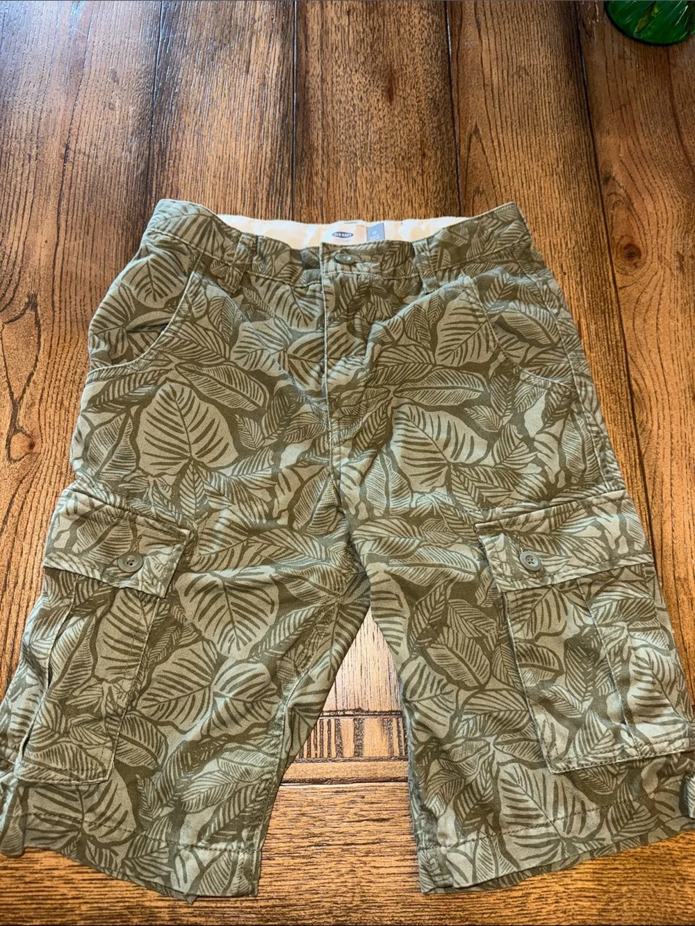 Old Navy Olive Leaf-Print Cargo Shorts